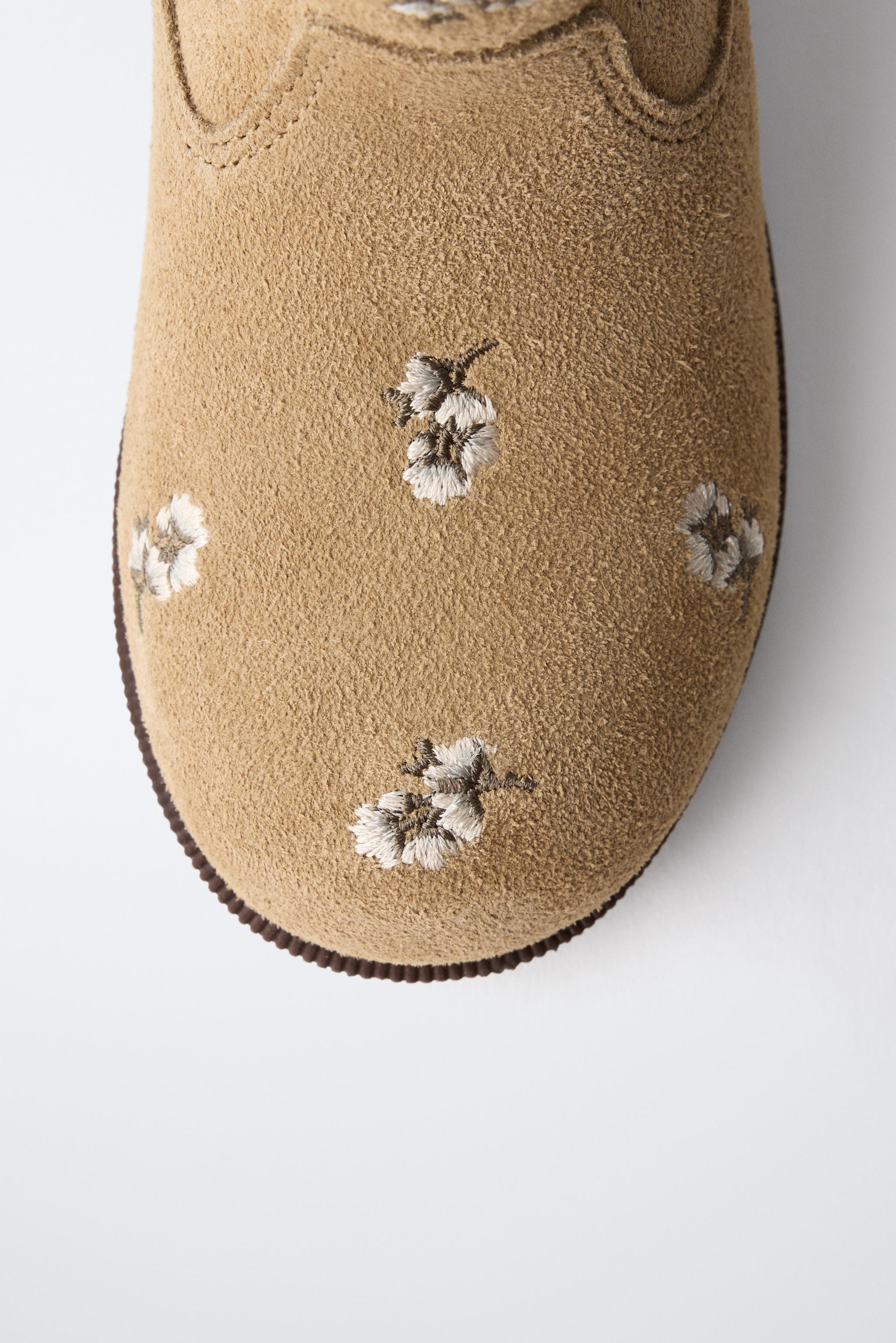EMBROIDERED LEATHER BOOTS